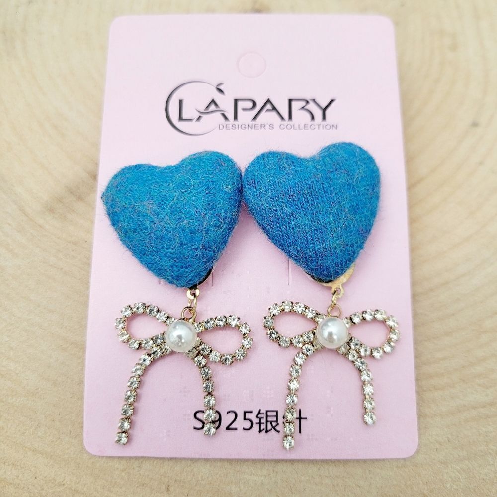 Brand New Gold Tone Rhinestone Blue Hearts Earring